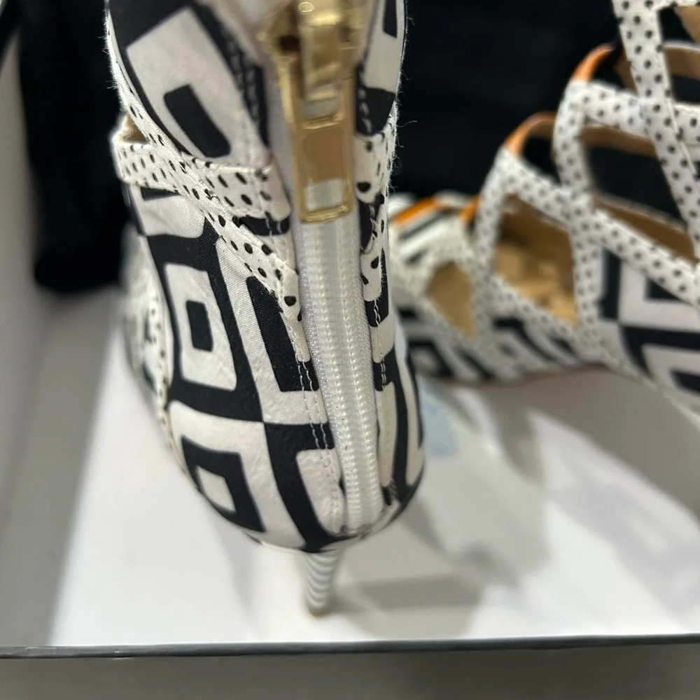 ⬇️PRICE 💐 Alejandra G - Black and White Bootie Heel - Size 37 - Picture 5 of 12